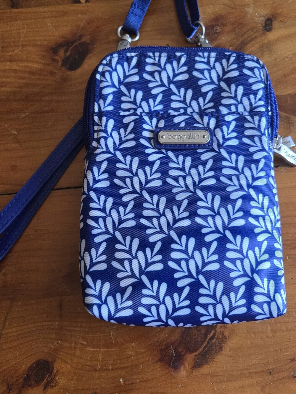 NWOT $48 Baggallini Take Two Bryant Crossbody Bag Wallet RFID Blue White Floral - Picture 7 of 7